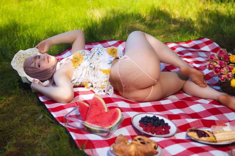 Which snack caught your eye first? 🍑🍓🍰

Full HD set will be ..