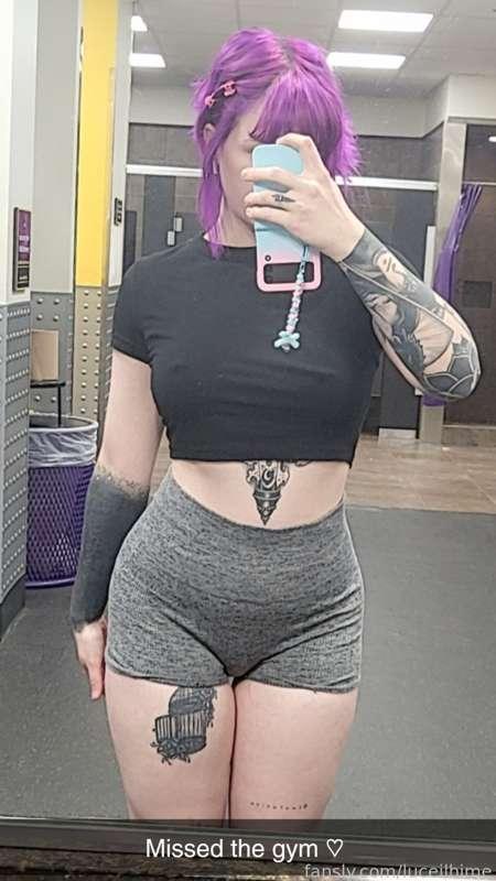 Wanna come help me with my form ? 

#fyp #gym #fit #workout #curvygirl #thicc #purplehair #shorthair #nipples