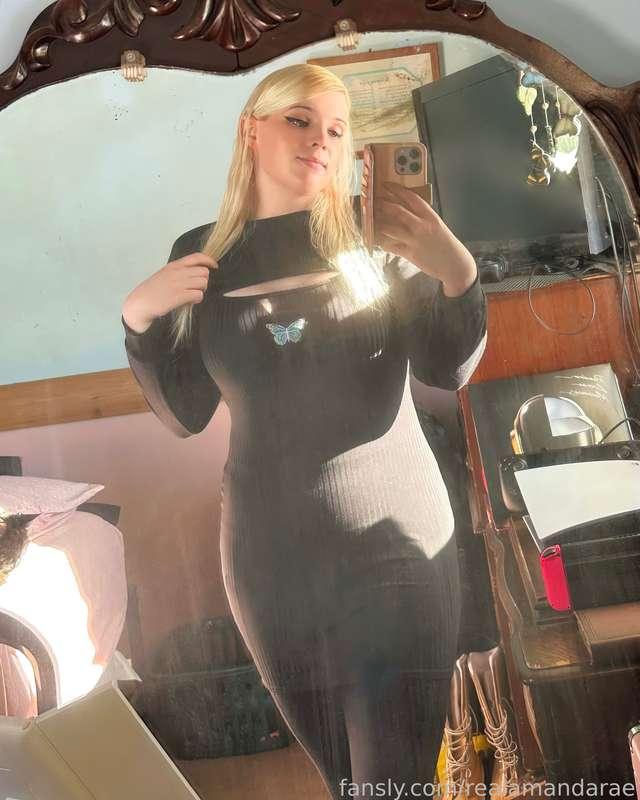 Best get all these warm layers off 🥵💕

#trans #tgirl #booty #ass #breasts #busty #thick #thicc #curvy #blonde