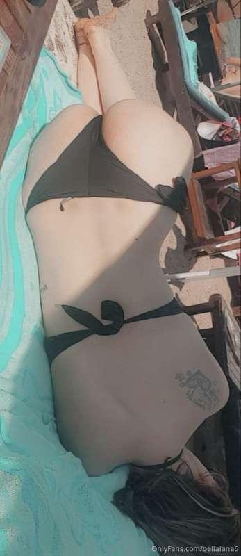 Nap time on the beach 😂
