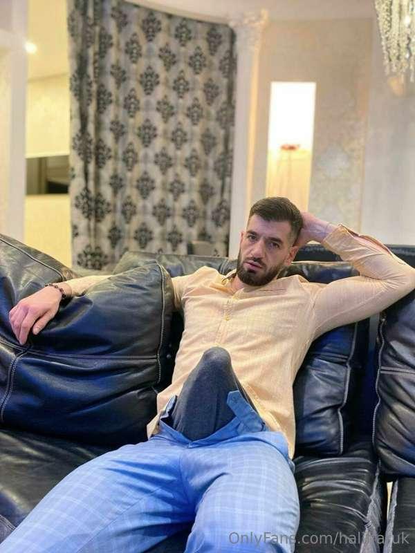 The real GAY 🏳️‍🌈 with monster cock 🍆🤤
@therealjayson 😍
His ..