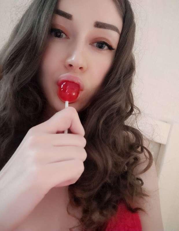 wanna be my lollipop?😏🍭