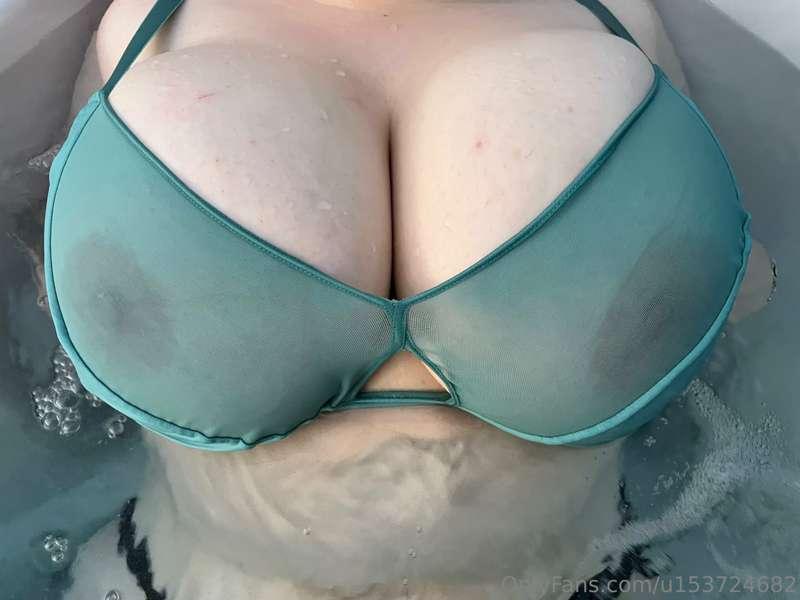 BRAND NEW BUNDLE VIDEOS 
:)
I’ve been in the hot tub today… ..