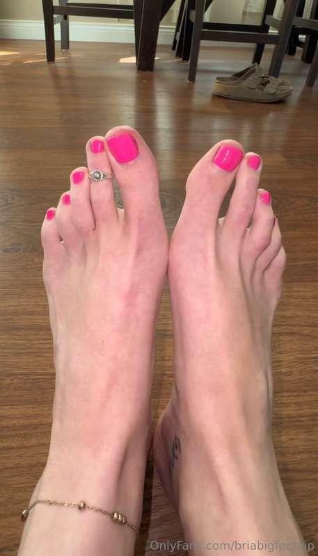 a tour of the toes for your Toesday enjoyment 😇