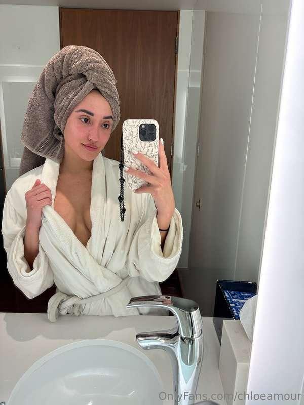 Fresh out of the shower! How do you feel about no makeup?