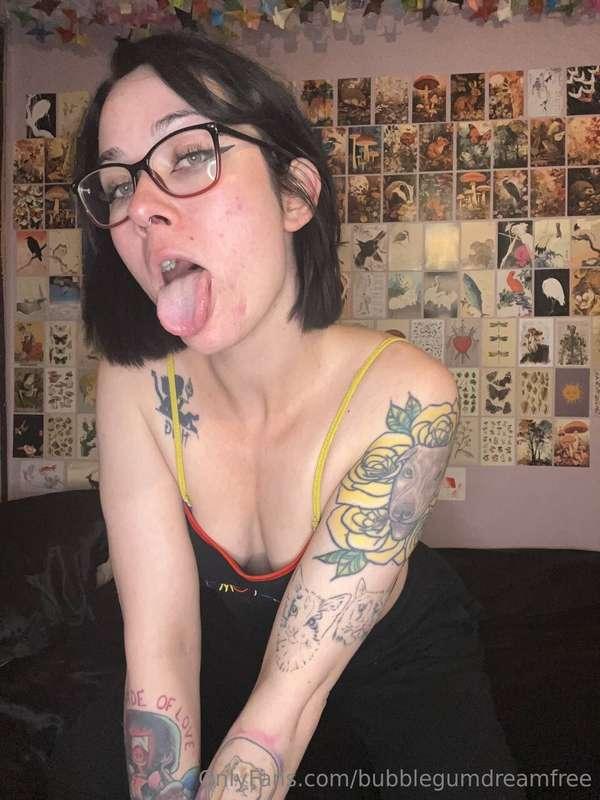 PREFER UNCENSORED PORN? LINKS IN BIO!! 🥵