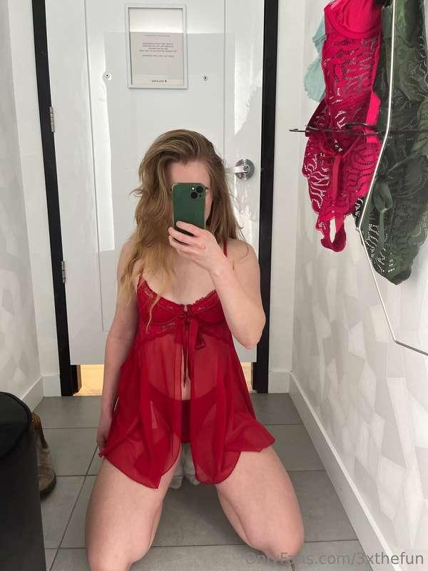 Blondie is looking sexy in red😍 Ps. I started my morning to ..