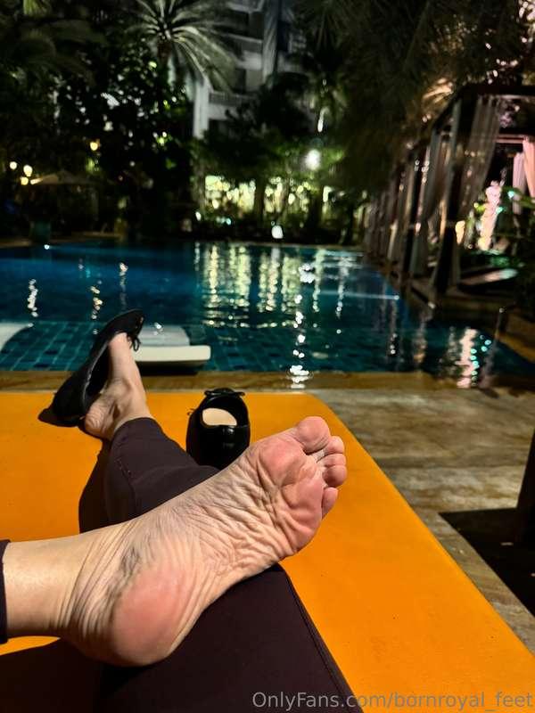 These flats are so stinky and sweaty. I bet you want to lick..