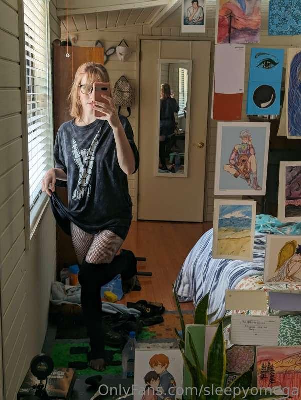 a silly lil cam outfit. I need someone to rip these fishnets..