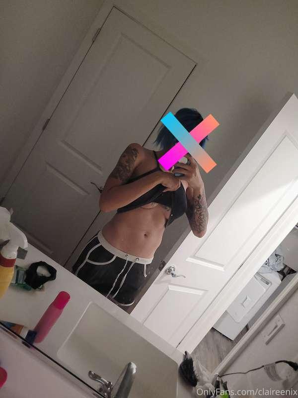 I hope you guys like girls with abs


👀👀👀👀