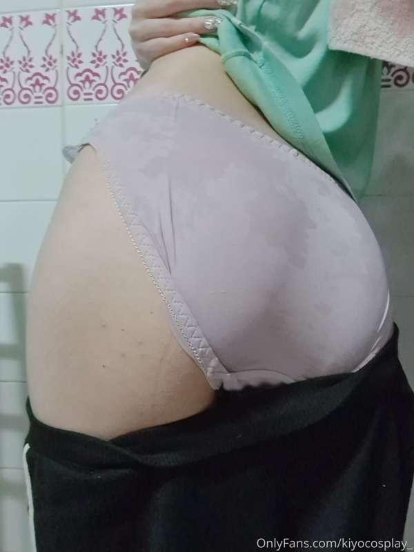 butt wet fresh out of the shower look 👀