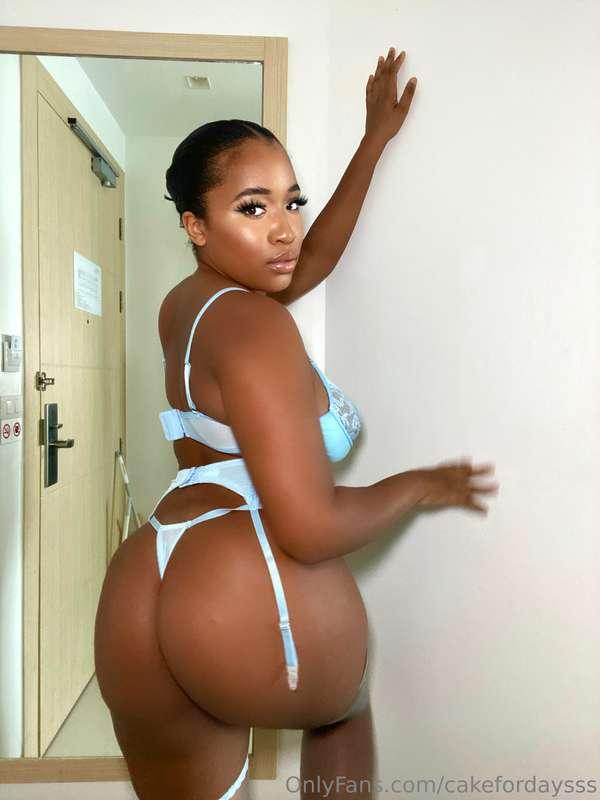 ## Wanna take a bite?🍑🤤