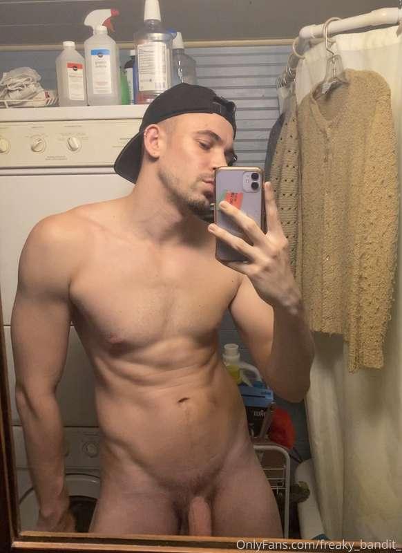 Tell me something to get my cock extra hard right now!👿🍆