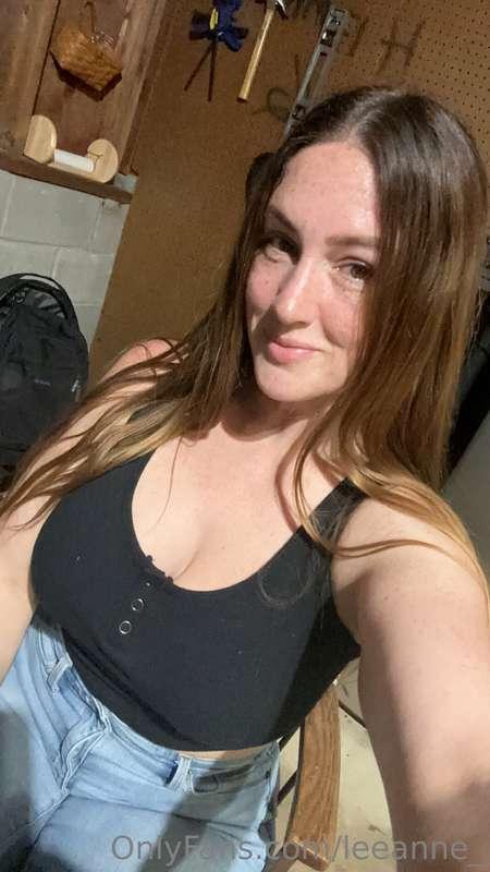 Freckly girl with her tits out 🥰