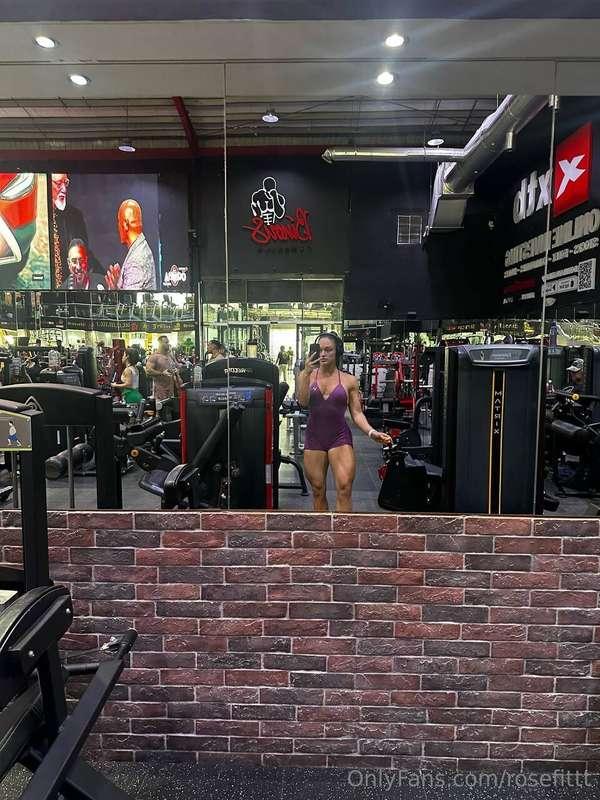 Legs going crazy today 🤪