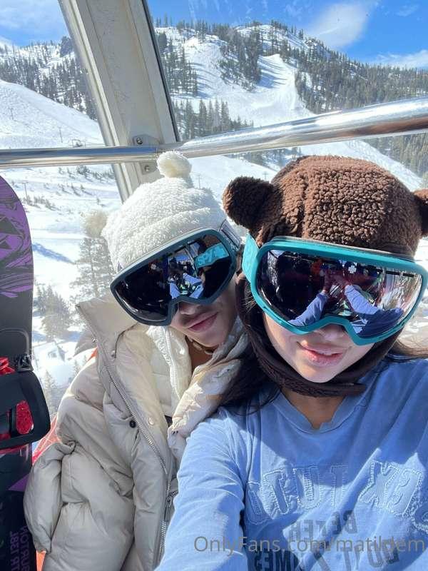 @bootsthefeline is teaching me how to snowboard
https://only..