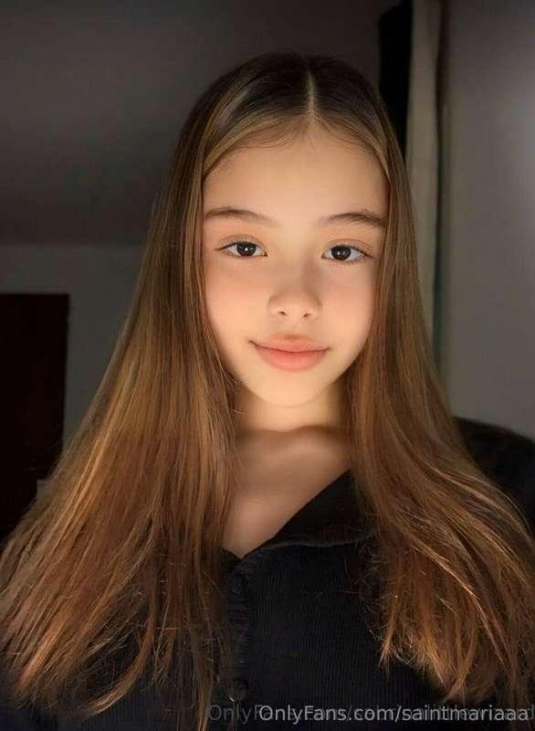 ‼️LOOK AT @sabrinalittlewizard  ‼️
She is so sexy and cutie…..