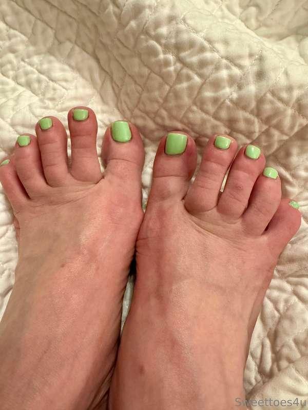 I love this new mint green color! It looks like spring! 