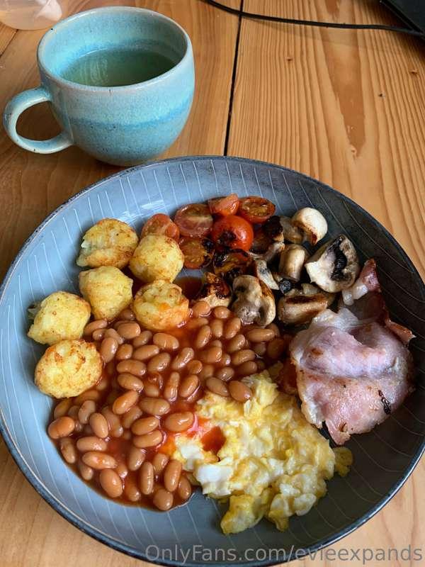 Breakfast: fry up, lunch: steak and fries, dinner: large chi..