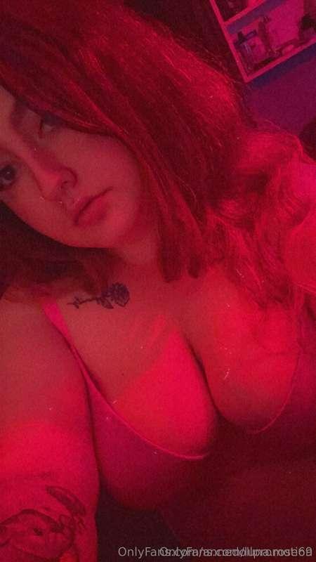 @luna.rose69  Freshly 18 gamer girl excited to assist you wi..
