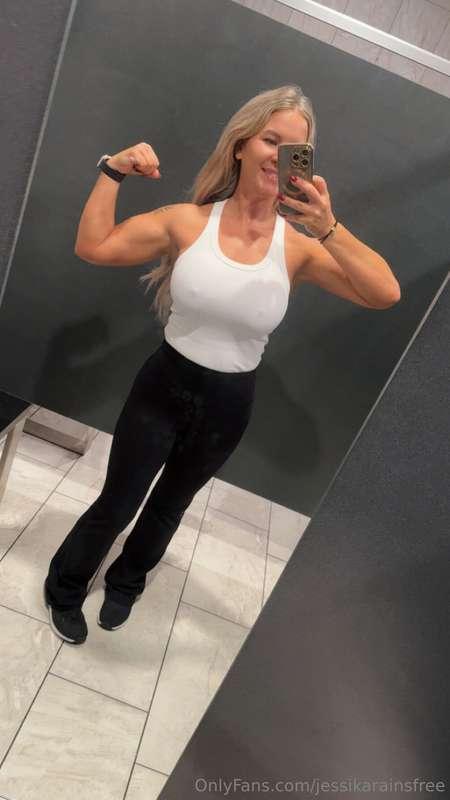 Fresh out the gym and still pumped 💦 Wanna see what else I c..