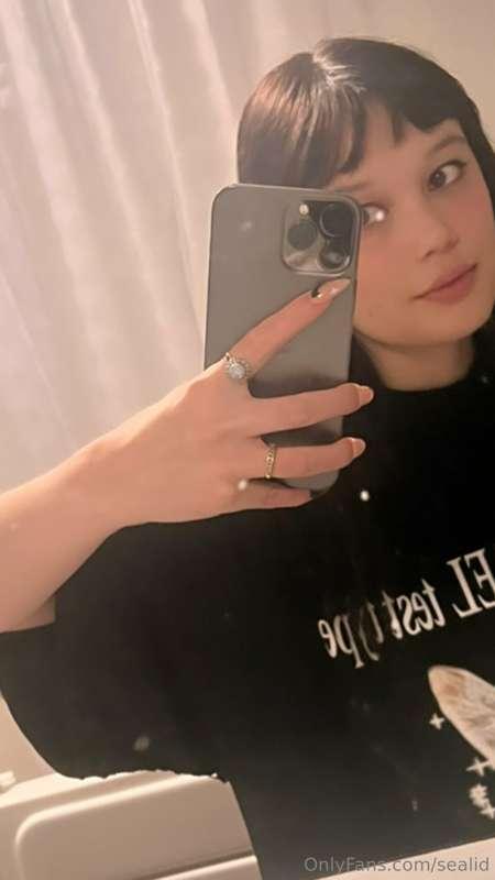 som random clothed pictures bc y not 🤷🏻‍♀️