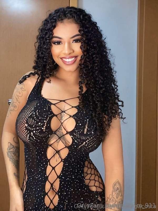 TAN AND HOT CURLY GIRL @itsselenacosta 🤩❤️YOU'LL CUM OVER AN..
