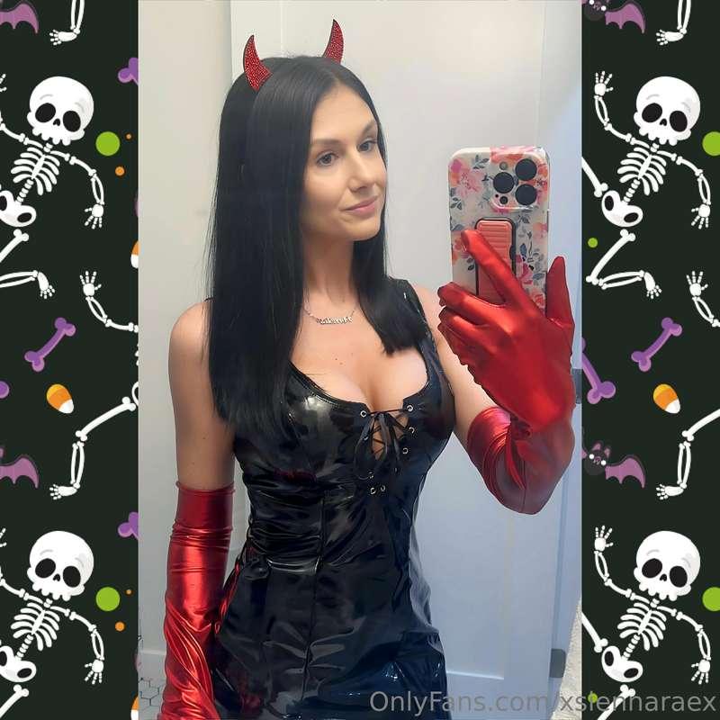 Traveling back home today! I hope everyone had a great Hallo..