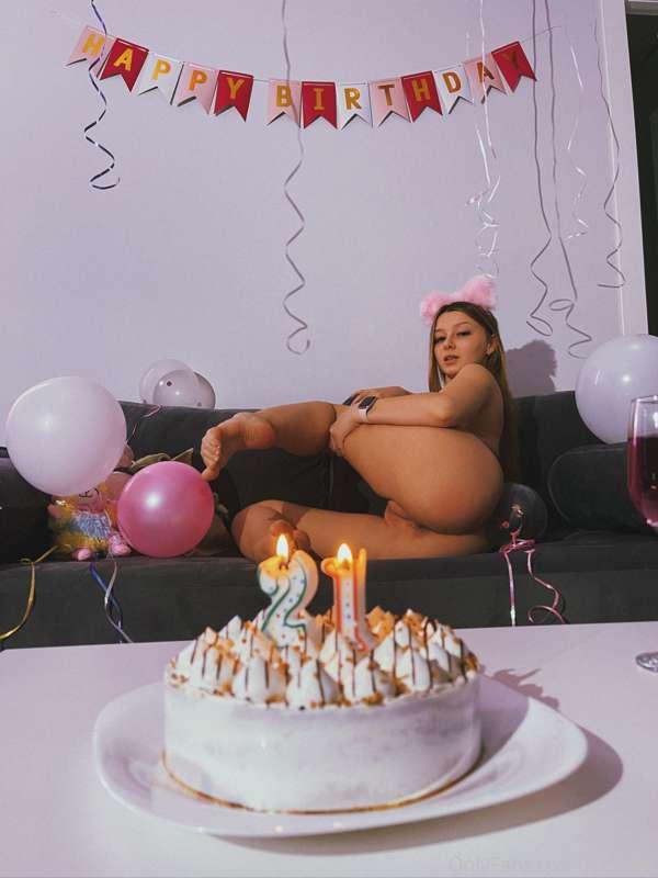 All this cake for you🍰