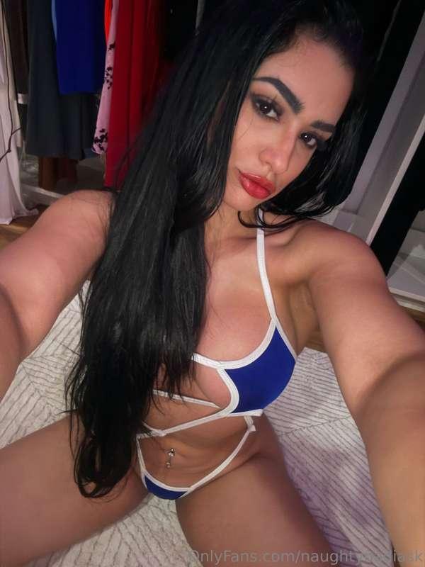 Make my body your playground baby 😈 See just what your hands..