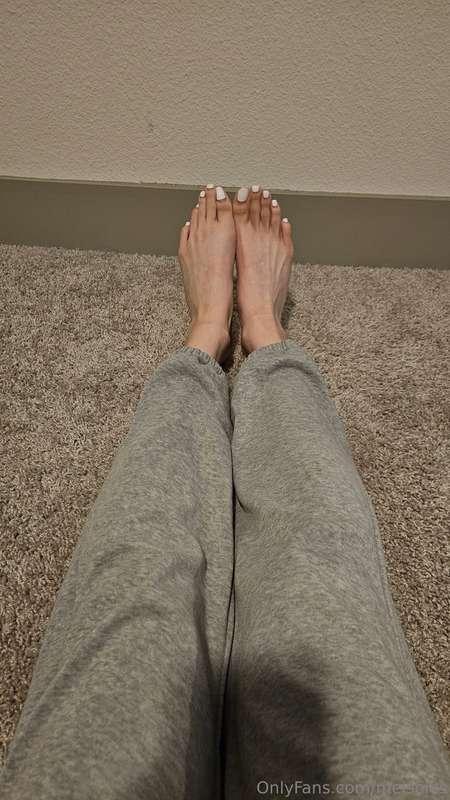 long legs, long toes, big feet 💋 