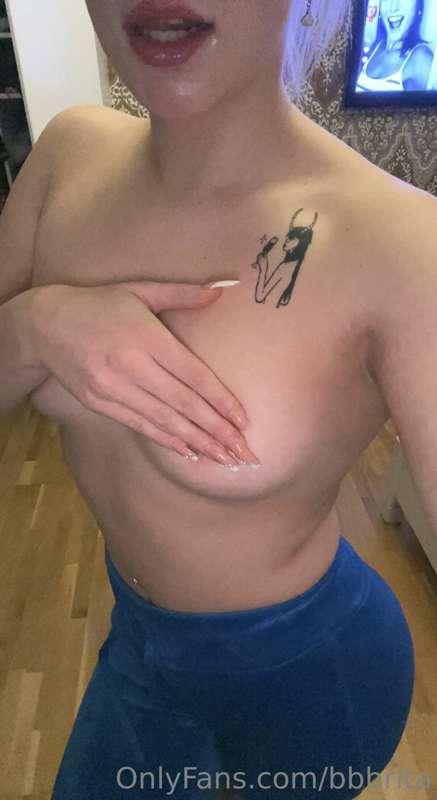 small tits💀