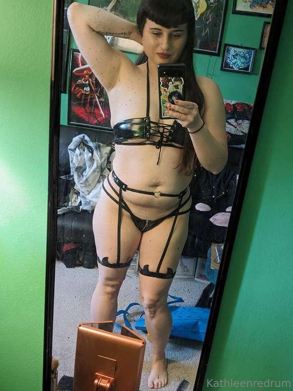 You guys voted and here it is! The mirror selfies of the Moe..