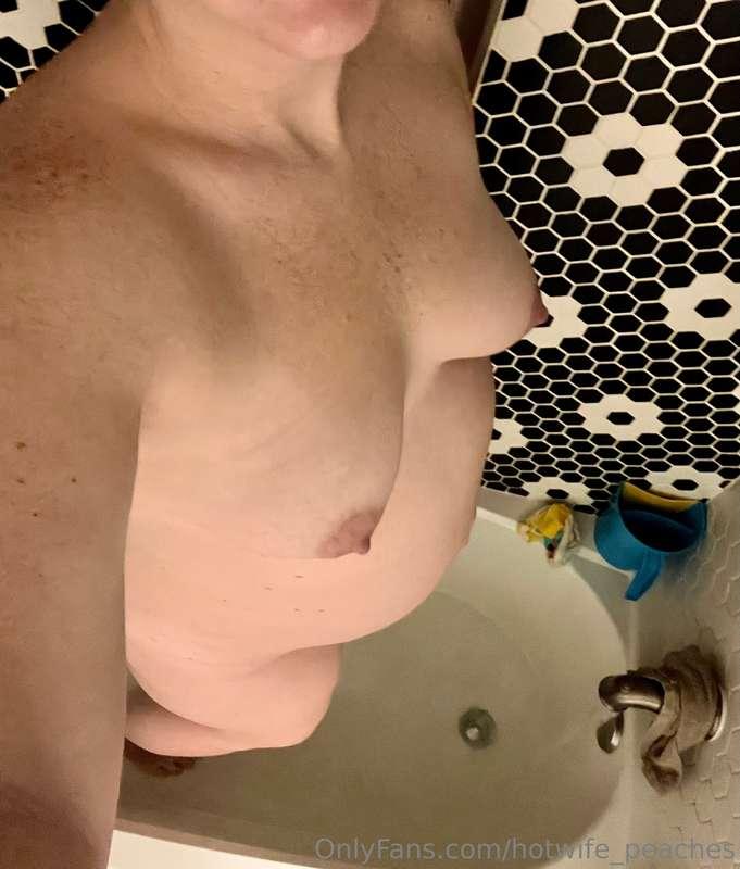 hotwife_peaches image #2