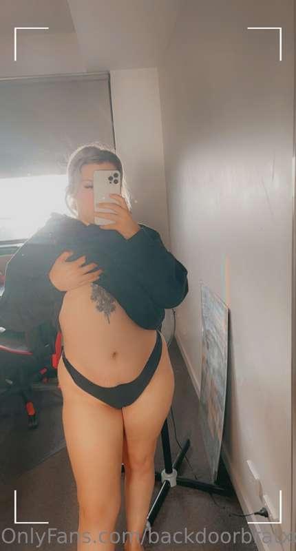 Thick thighs saves lives 🖤