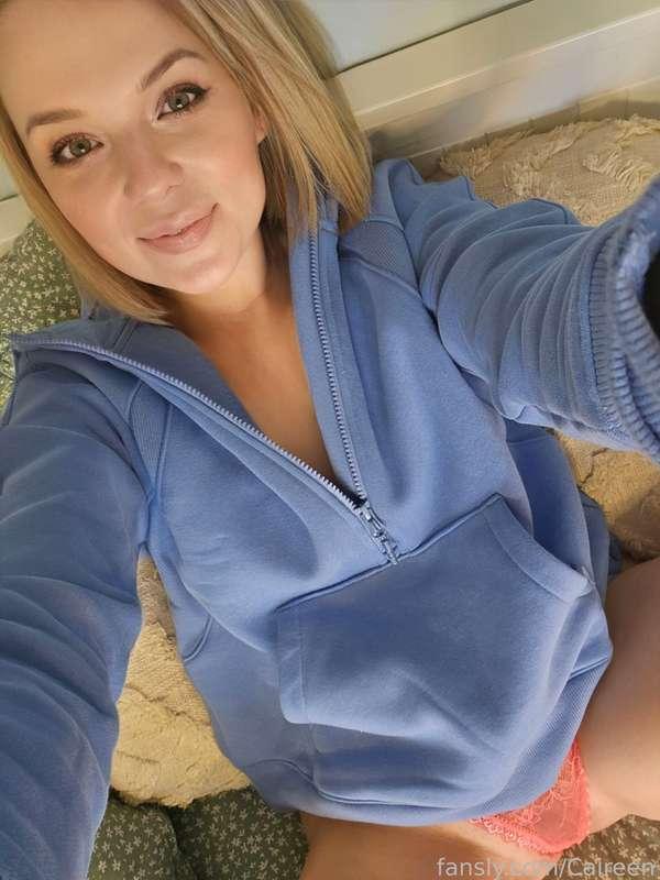 There are things my hoddie can't hide 😏

#fyp #milf #girlnextdoor #petite #blonde #smalltits #nipples #pee #fetishfriendly #pussy #ass
