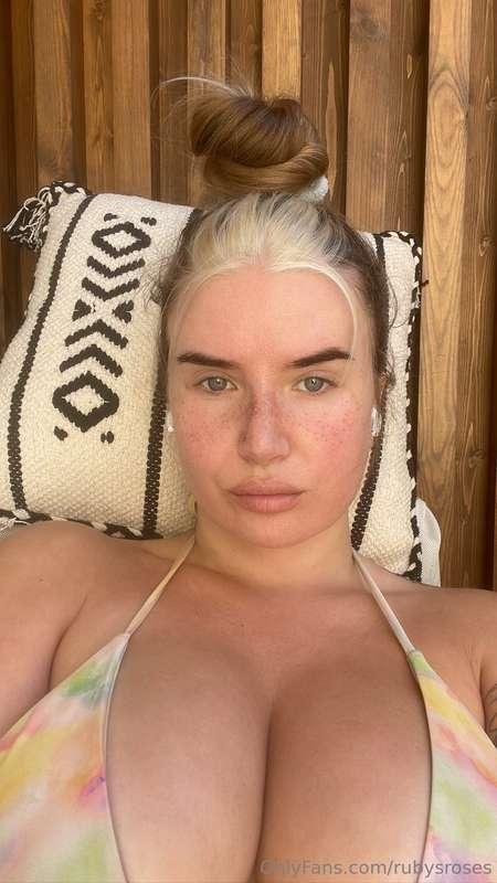 Hope you’re enjoying a lazy Sunday with your cock in your ha..