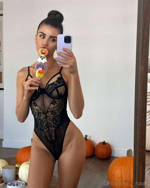 Treeats 🎃😜 Which costume you have today?