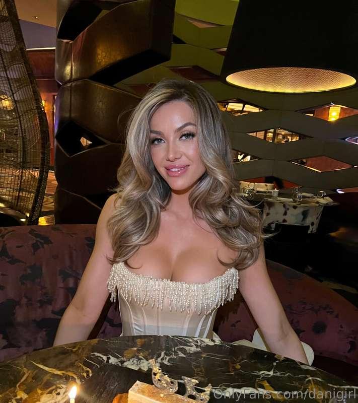 POV: I’m your dinner date 😘✨