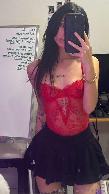We love the red black combo ❤️🖤