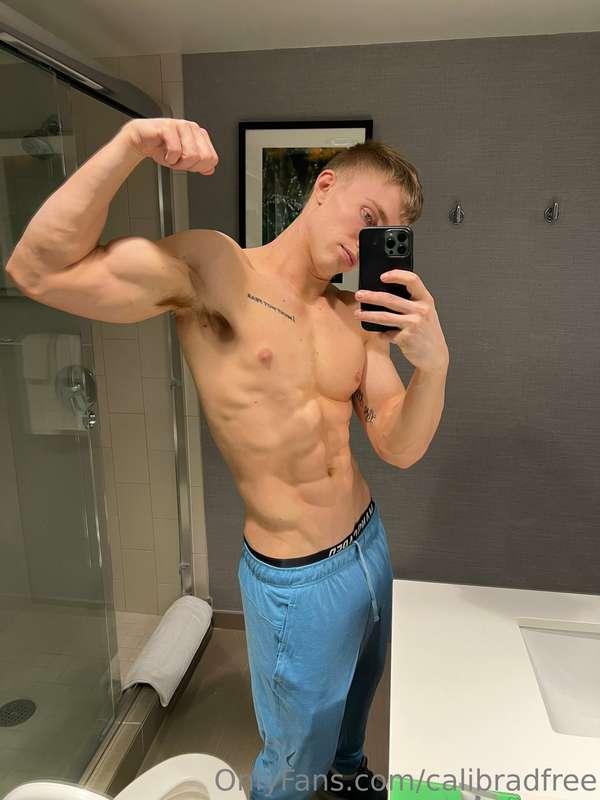 How’s your Friday going? I can make it better on my VIP PAGE..