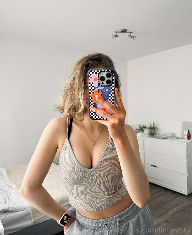Hab gerade ausversehen ein Custom VIP Video, das nur für EIN..