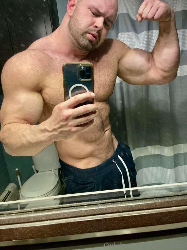 I’ve got an itch I need you to scratch 😏