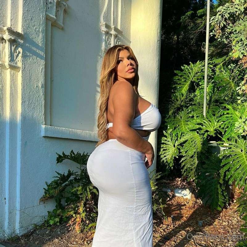Look back at it 🍑✨