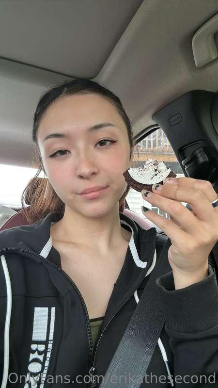 me and my cookie 🥰