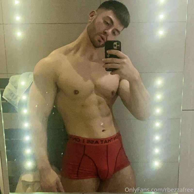 For all my naughty daily uploads 😈👇🏽
Www.onlyfans.com/rbezza