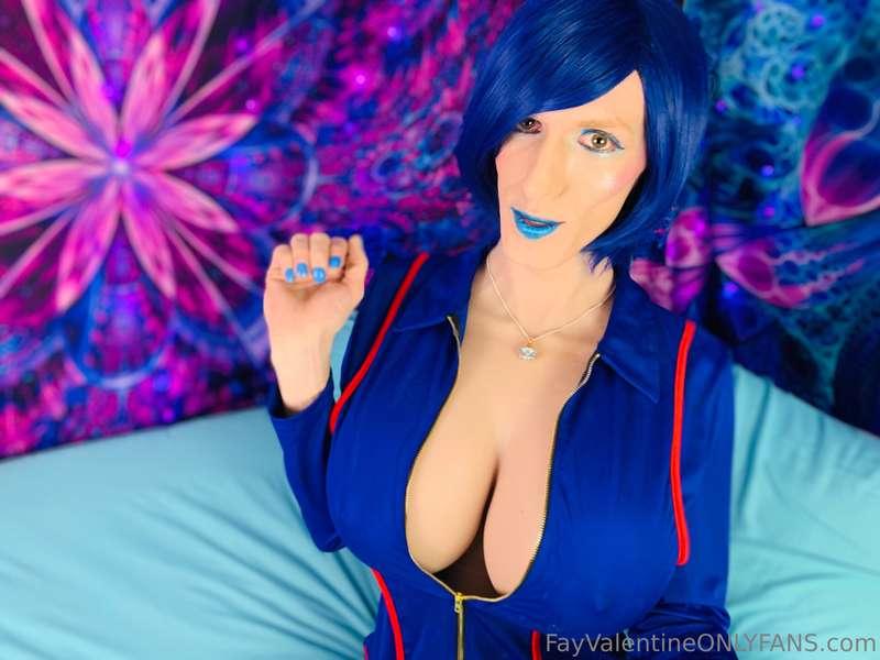 BLUE MILF - PICTURE SET - NON NUDEs