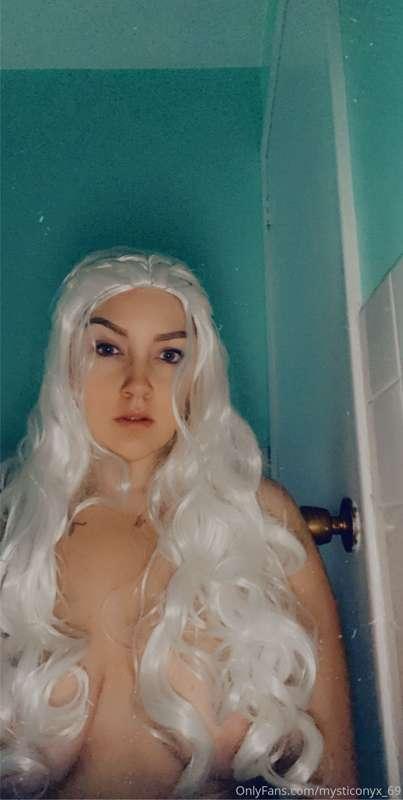 khaleesi Is getting naked on my paid Onlyfanz 😋😉