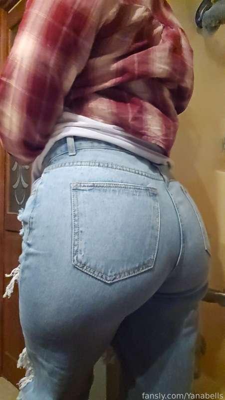 Jeans on or off? 🤔👖
------------
#fyp #lewd #ass #thighs
