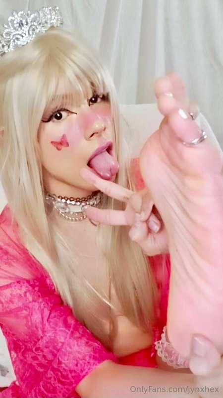'Happy Vday Hotties💕💕 new vid so0n